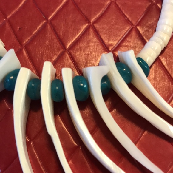 Glass beaded necklace made by Artist. - Picture 2 of 3